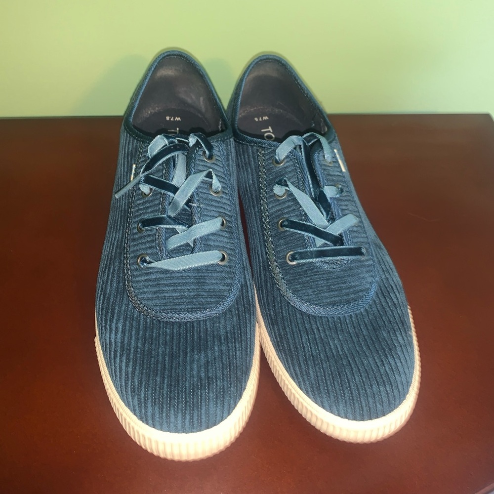 Tom's Teal Corduroy Comfort Sneakers Topanga Preppy Shoes Size 7.5 Velvet Blue